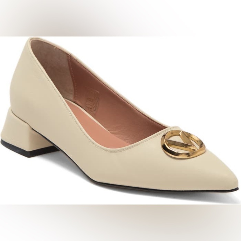 Valentino Perla Vlogo Pump in Cream, Size 7